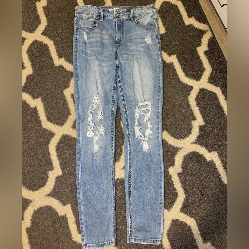 Ripped skinny jeans